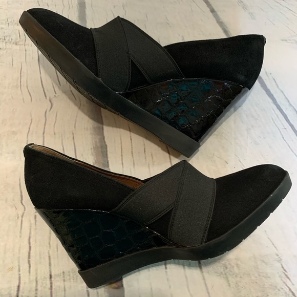 Donald J. Pliner Carla Wedge - Black - Picture 1 of 11